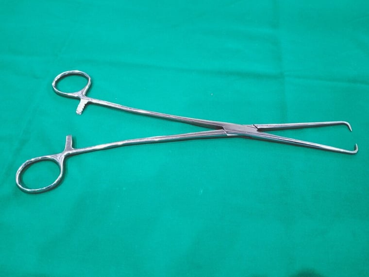 Tenaculum surgical instrument